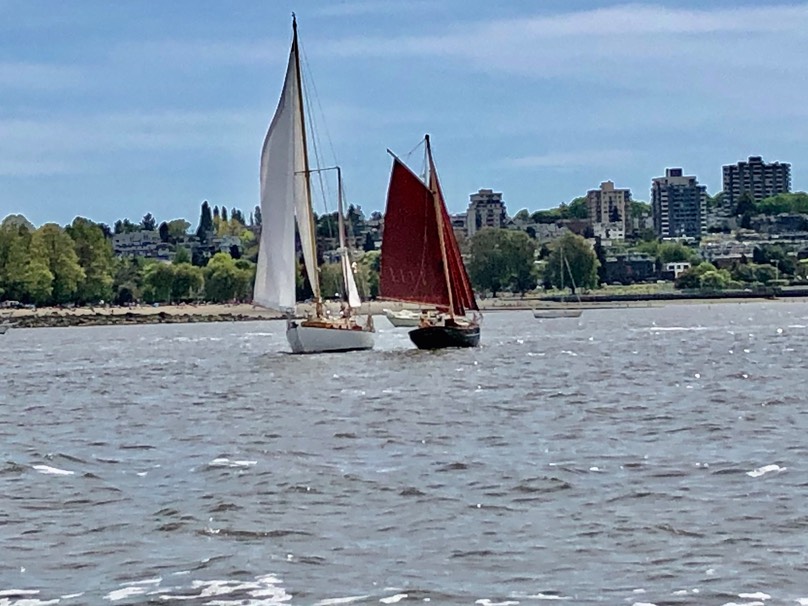 2 under sailing